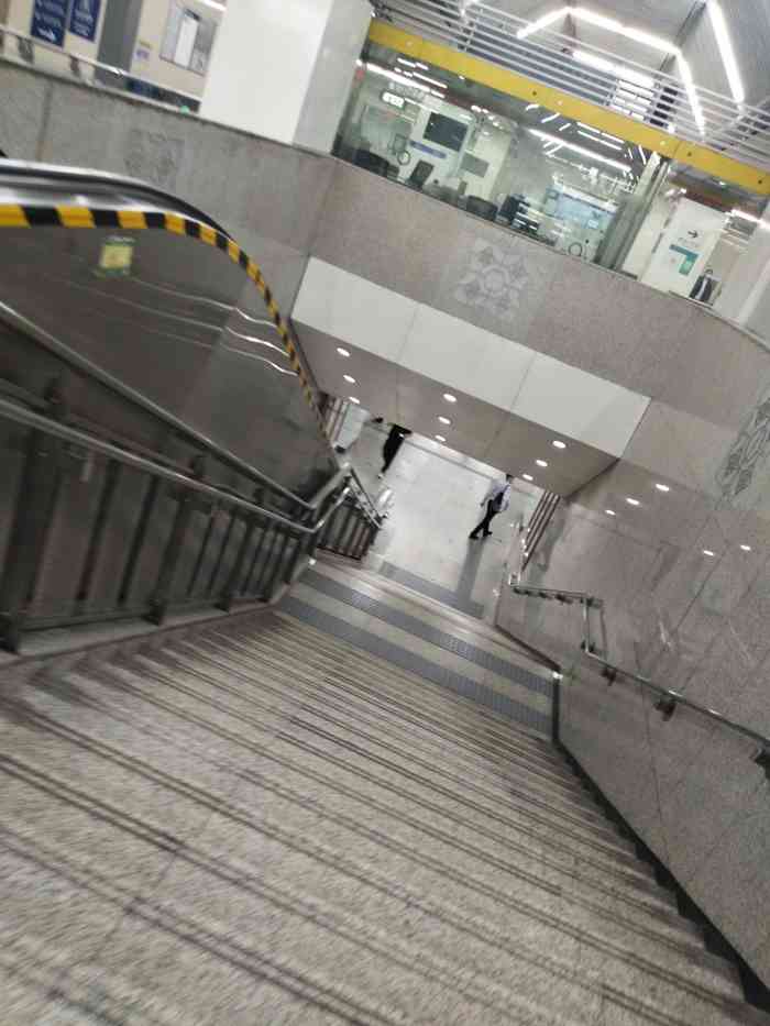 菜市口(地铁站)-"菜市口地铁站是四号线与七号线的换乘站,人.