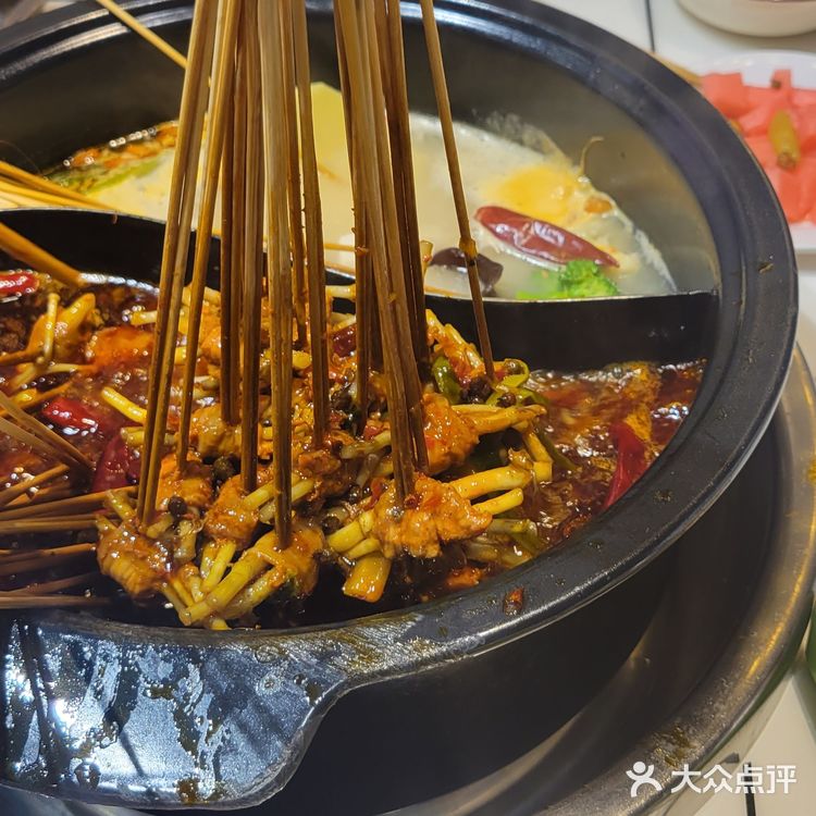 九街淑芬掌中宝串串空港新城店，复古环境，丰富菜品，味道赞到爆