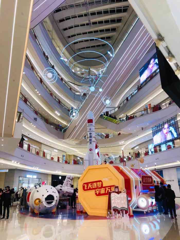 上海万象城(吴中路店)-"就在吴中路上,对面就是爱琴海购物公园,旁.