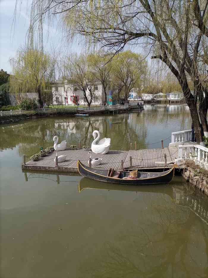 朋友一起来这里玩一天金庭庄园酒店这里风景秀丽风光无限好是拍照的好