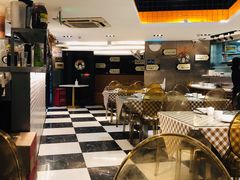 -新大咀港式茶餐厅(宝山万达店)