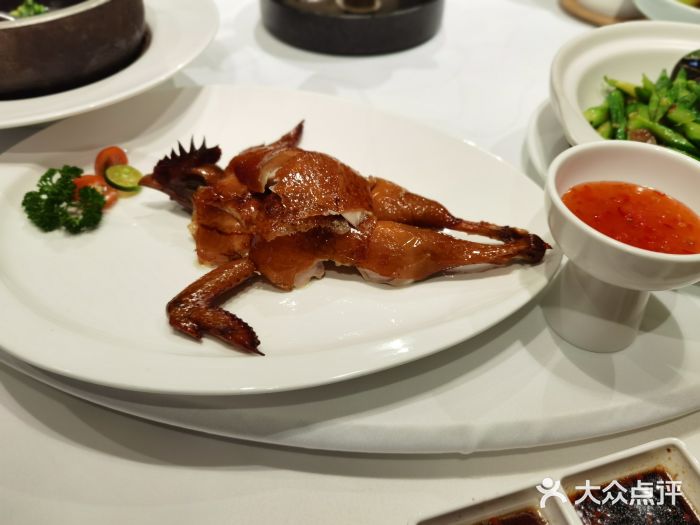 富临美食当红脆皮鸡图片