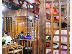 大堂-果松木炭酸菜铜火锅·外婆参鸡汤