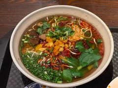 -爆炸头阿姨小四川正宗川味小吃(无任何分店)
