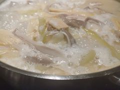 猪蹄猪肚锅-官也街澳门火锅(新源里店)