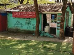 -东湖小天池真人CS彩弹野战基地