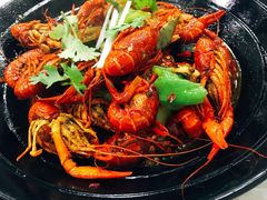 -虾弄弄海派小龙虾·牛羊蝎子火锅