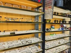 -优医视平价眼镜蔡司依视路折扣工厂店(十里堡店)