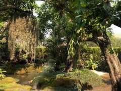 -Chom Cafe and Restaurant