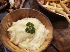 奶油土豆泥-Naughty Nuri’s Phuket