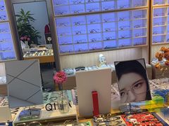 -天空之镜眼镜店蔡司依视路配镜授权零售店(望京颐堤港店)