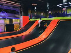 -酷跳蹦床主题公园(万胜广场店)