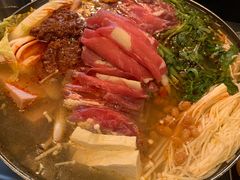 部队锅-MI WU FACTORY米屋美食工厂餐厅(绿地店)