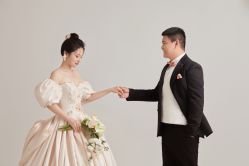 -雪中彩影婚纱摄影·微光艺术中心