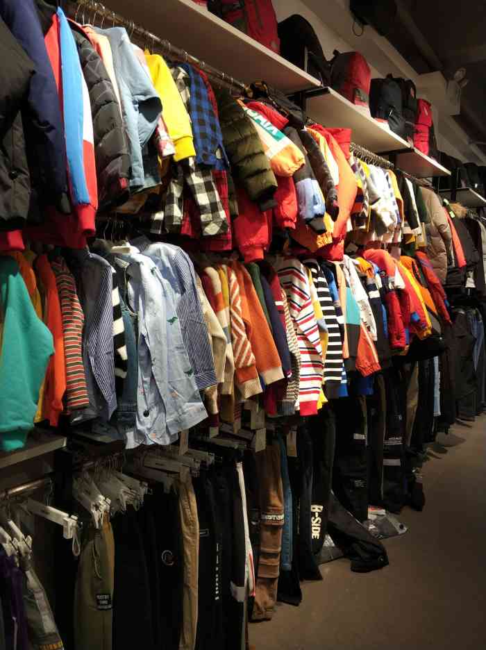 7号衣库宏伟站-"中午大女儿两岁开始第一次在7号仓库买买衣.