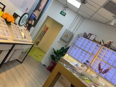 -天空之镜眼镜店蔡司依视路配镜授权零售店(望京颐堤港店)