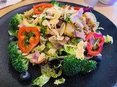 咖喱鸡肉西兰花沙拉-HELLO 27 意面·沙拉·帕尼尼