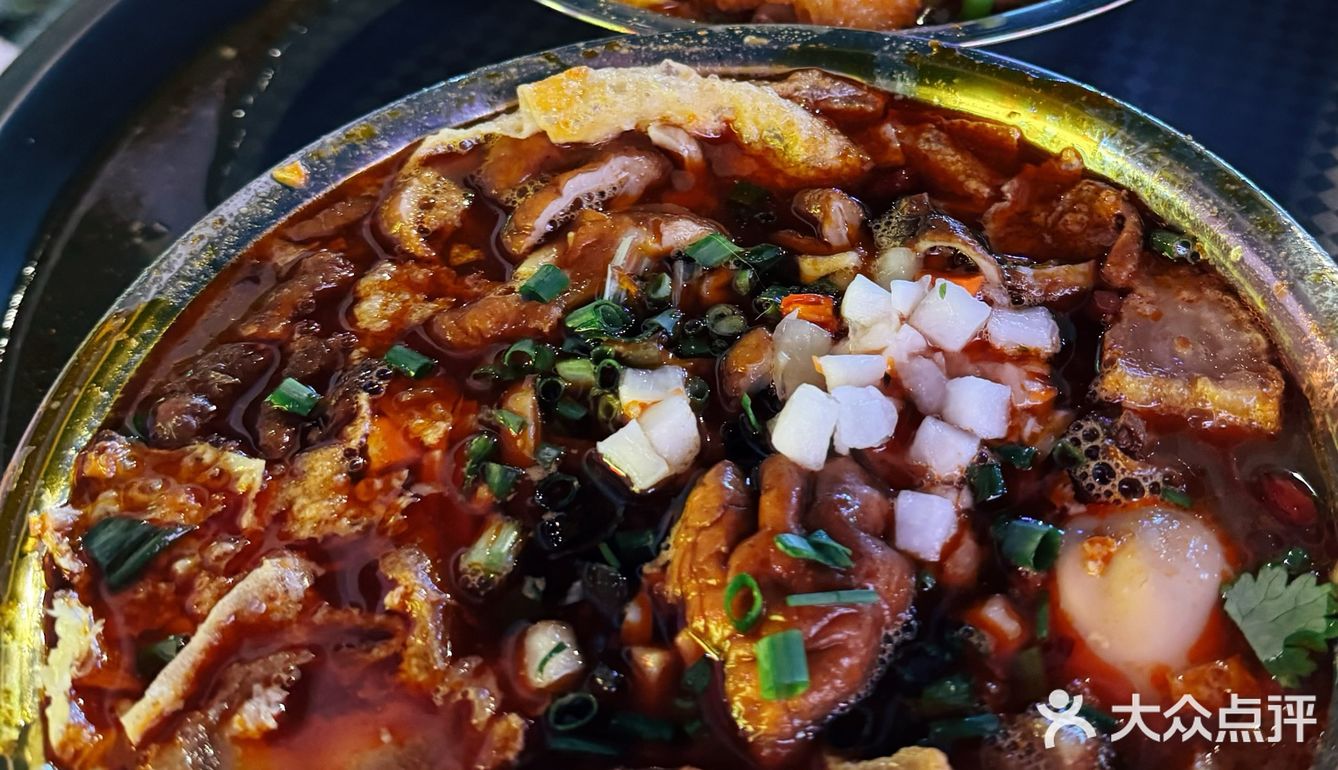 🍜 深圳必吃！这碗螺蛳粉也太能加太多配料了吧