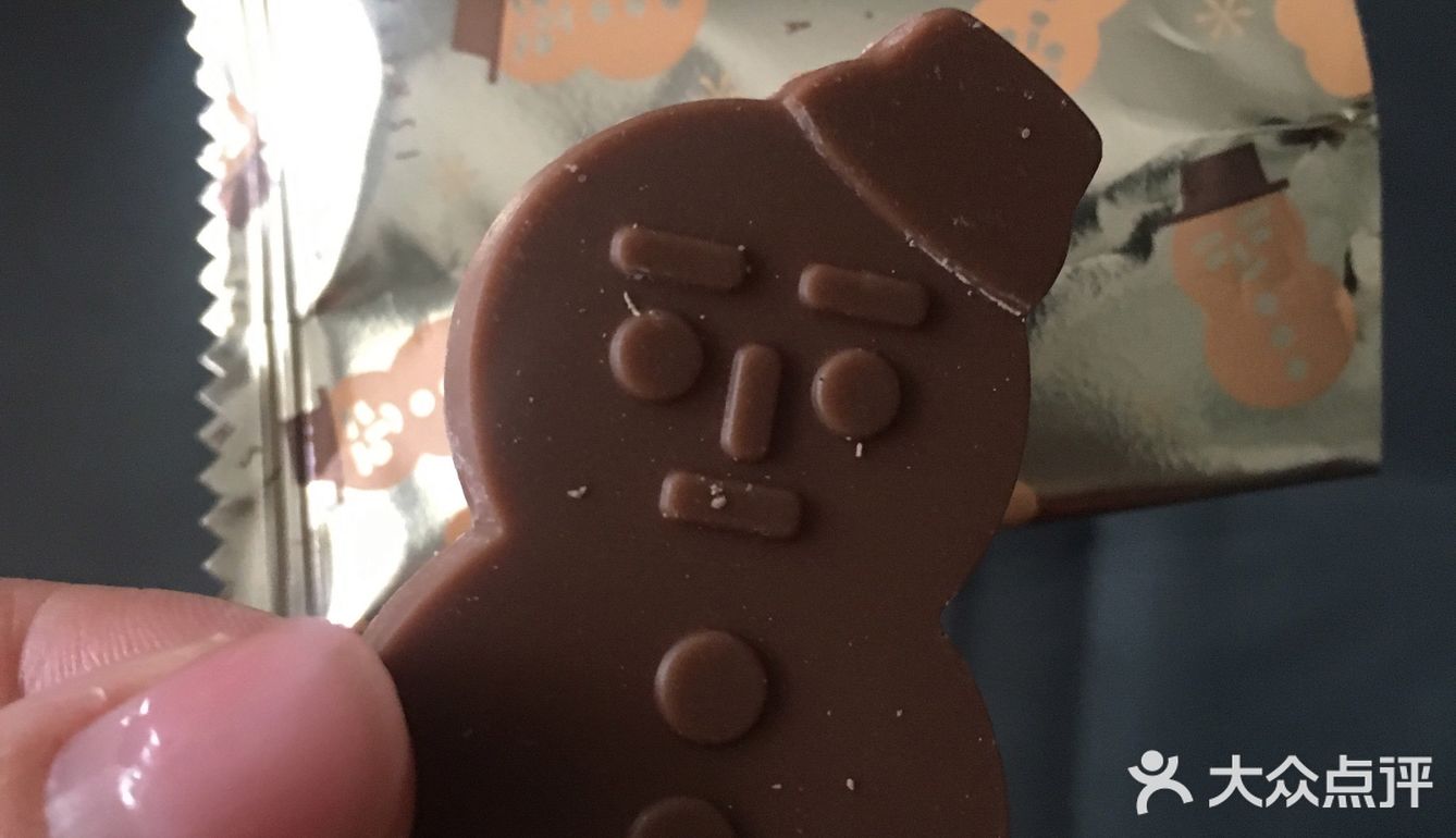 ●白色恋人雪人娃娃巧克力 这款巧克力同样也是日本旅游