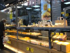 面包甜点陈列柜-鲍师傅糕点(江苏路店)