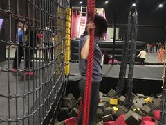 -嘿哟动霸CHUA·新潮玩运动娱乐中心·蹦床滑冰团建乐园