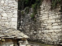 -高荡千年布依古寨旅游景区