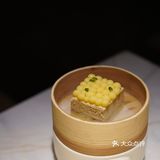 咸蛋黄融入奶油 整块的味道是很均匀平衡的