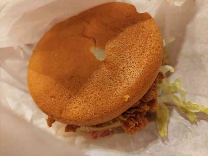 那种的,虾饼里有小小粒的虾肉,挺有意思,但总觉得和华莱士的不相上下