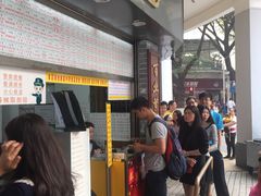 等位区-百花传统甜品店(原址店)