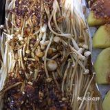 油→孜然粉→椒盐→辣椒粉海鲜粉→烧烤酱→油