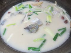 -咕嘟草帽鱼·牛奶一样的鲜鱼汤(天鹅湖万达广场店)