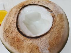 -志龙皇冠吃货椰子铺