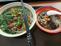 -爆炸头阿姨小四川正宗川味小吃(无任何分店)