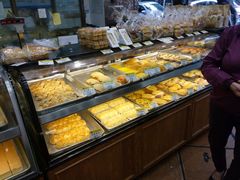 面包甜点陈列柜-赞记龙凤礼饼(广州市二宫向群宾馆店)