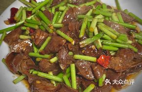 Stir-fried Garlic Shoots with Pork Heart Meat