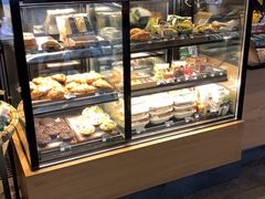 面包甜点陈列柜-星巴克(天津滨海国际机场1店)