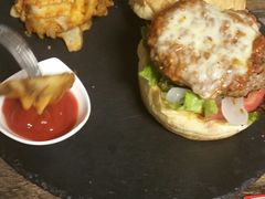 -HIGH FIVE哈福手工汉堡(桂林路店)