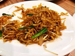 干炒牛河-永記粤菜·五指毛桃花雕鸡煲(九亭店)