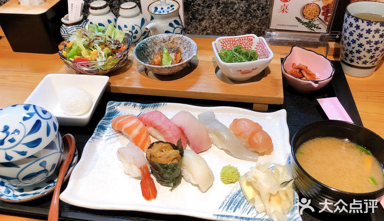 好久没来吃日料定食 也没认真做评价了 随着疫情退散走