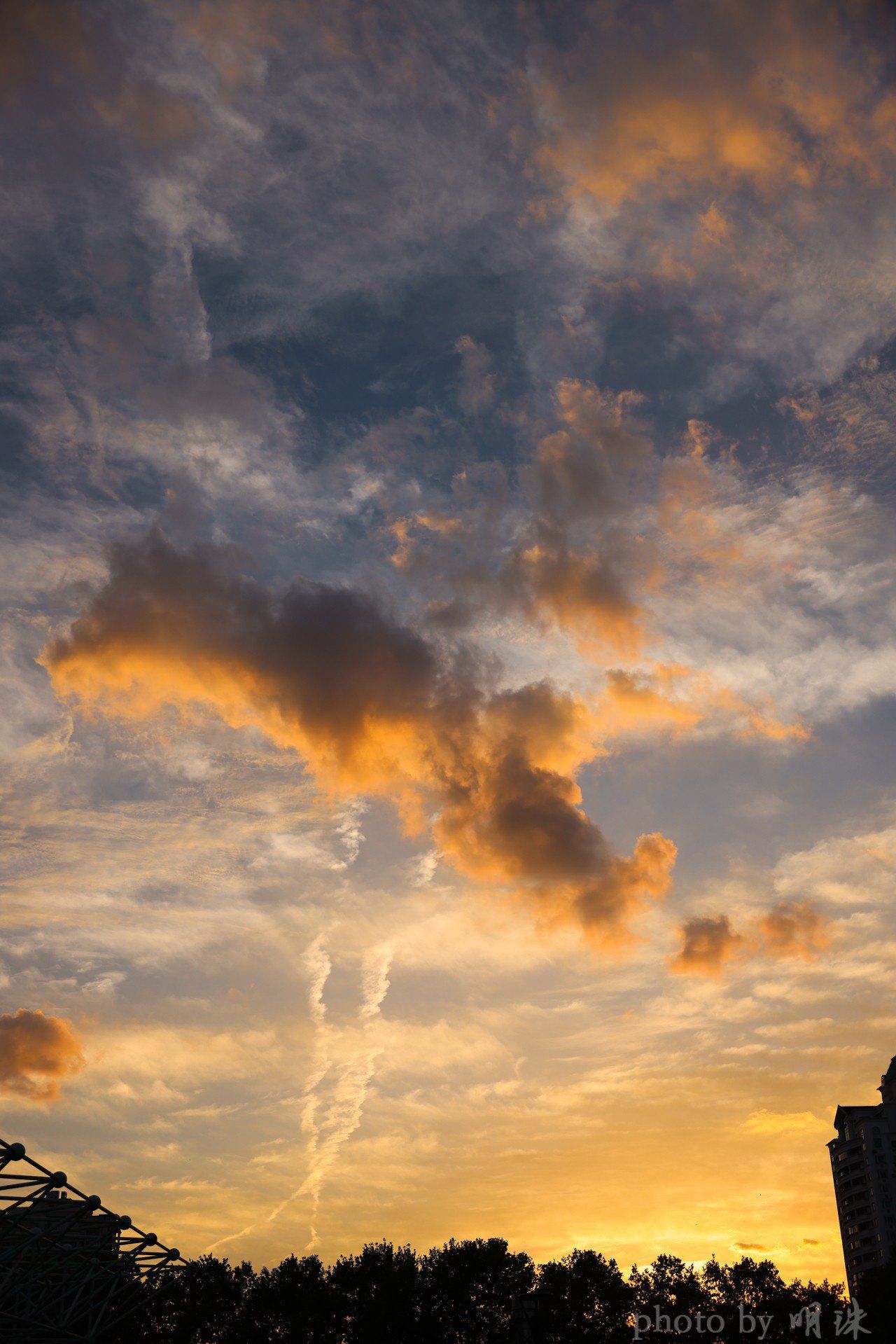 静观云卷云舒,闲看色彩渐变