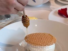 玉汝秋意浓配蜂窝薄脆片-Le Comptoir de Pierre Gagnaire
