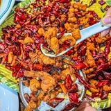 解放碑藏着一家性价比天花板——月半！不管你是本地干饭人