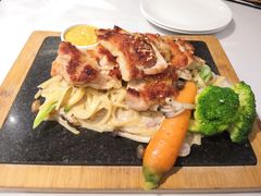 蜂蜜芥末籽酱鸡扒配面-打趸BTC·Breaktime cafe(北京路店)
