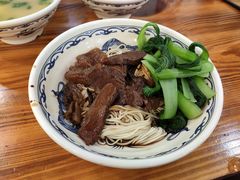 半筋半肉面-金杨拉面王小吃面馆·牛三宝面·红烧牛肉粉