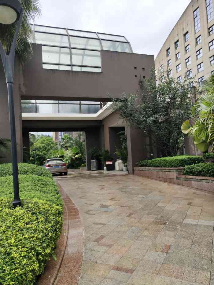 隆鑫玫瑰酒店-"一般,房间格局不错,但是隔音效果不好,隔.