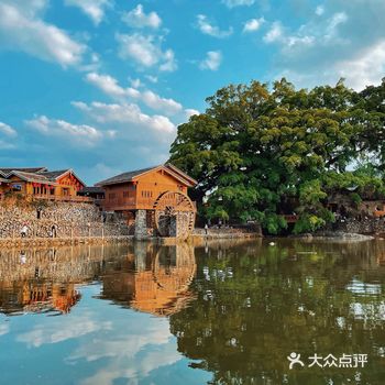 因电影云水谣而闻名遐迩的古镇，古镇建于山顶