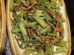 -靠山屯东北农家菜(八龙桥雅苑店)