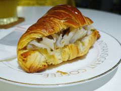 牛角包烧麦-不正咖啡(万达尊店)
