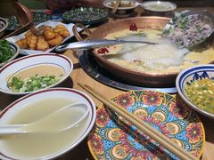 -洱火云南酸菜牛肉火锅(石景山当代商城店)