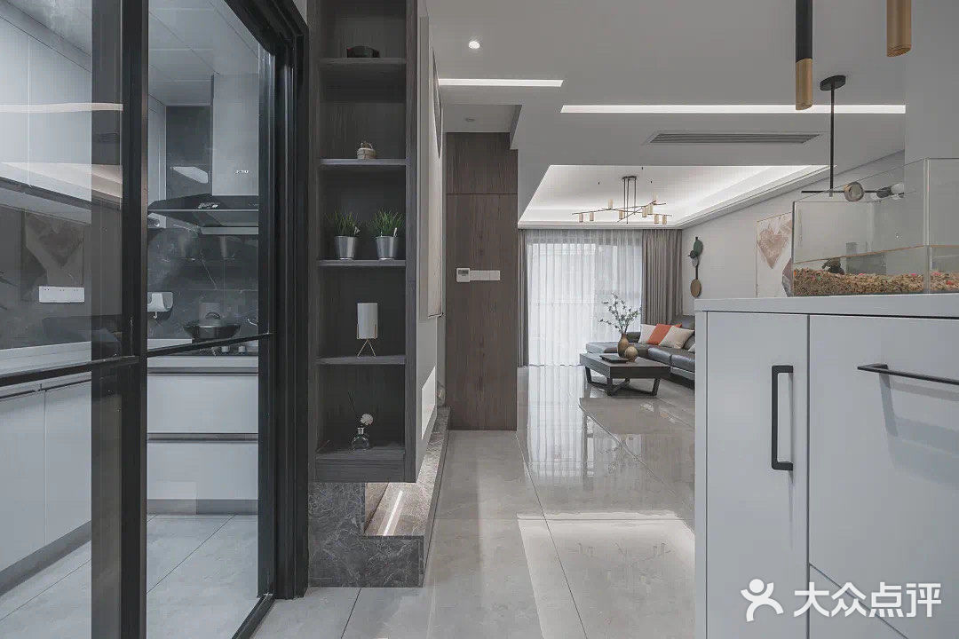 4室2厅3卫跃层里的那些通天柜